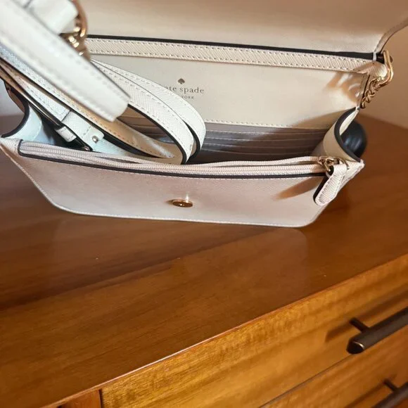 Kate Spade Crossbody – BRAND NEW – Elegant Cream + Gold Chain $120 - Picture 6 of 6